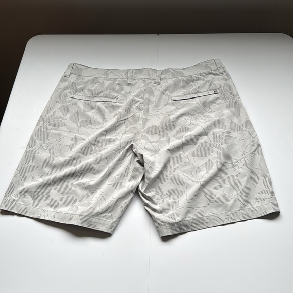 Travis Mathew Gray Flat Front Shorts Classic Casual Design - Picture 5 of 7